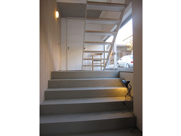 スキップフロアを活かした「秘密基地のような家」