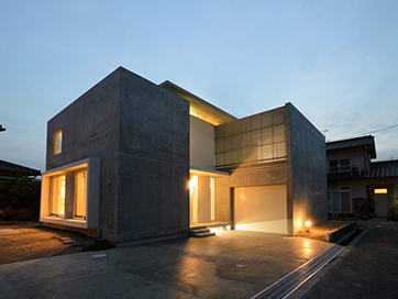 周囲を圧倒する「重厚感のある家」