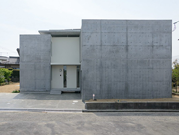 周囲を圧倒する「重厚感のある家」